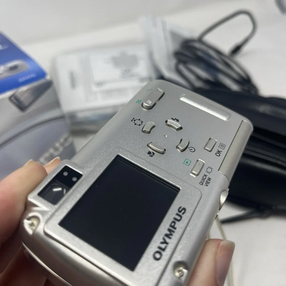 Olympus Stylus 300 Digital Camera 3.2MP, 1.5